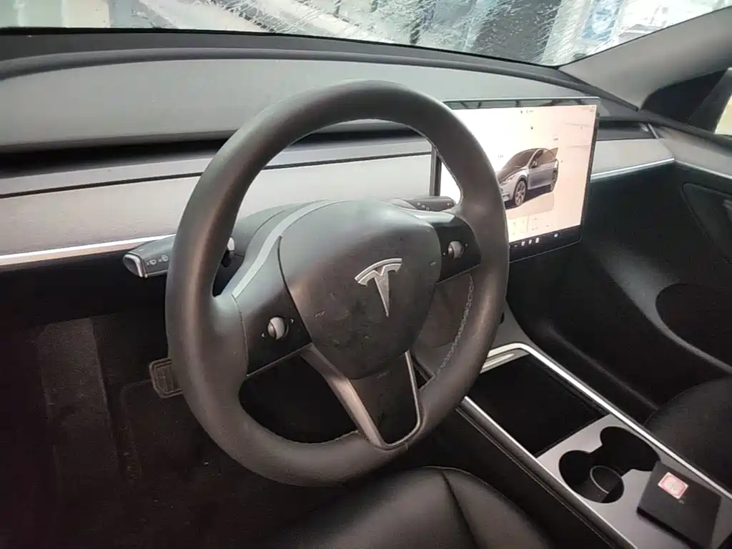 Tesla Model Y 2024 — фото 11