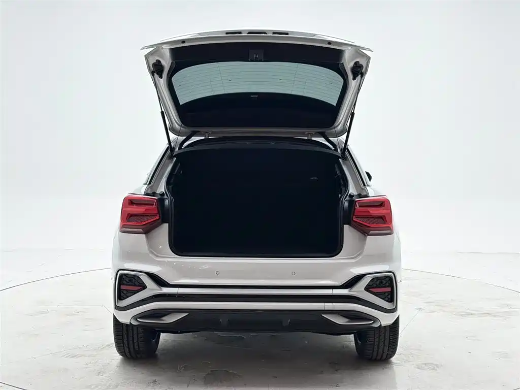 Audi Q2L 2022 — фото 8