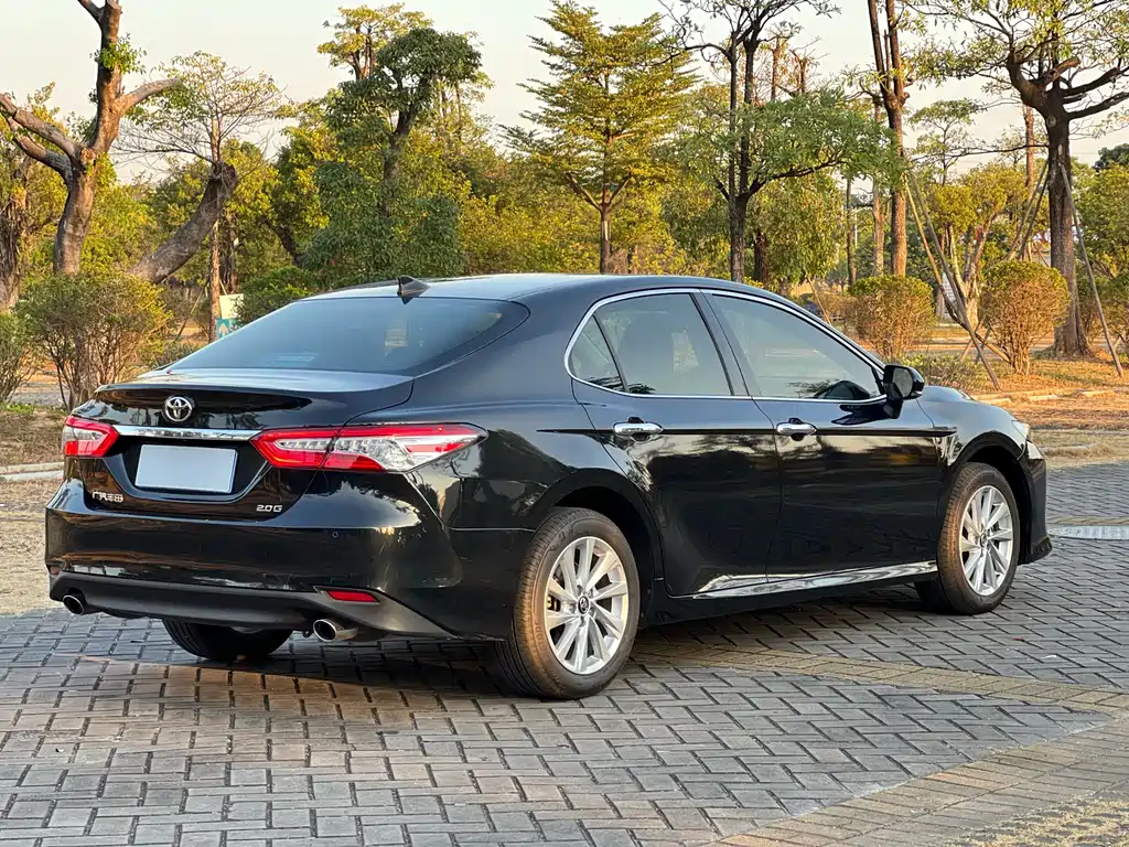 Toyota Camry 2023 — фото 6