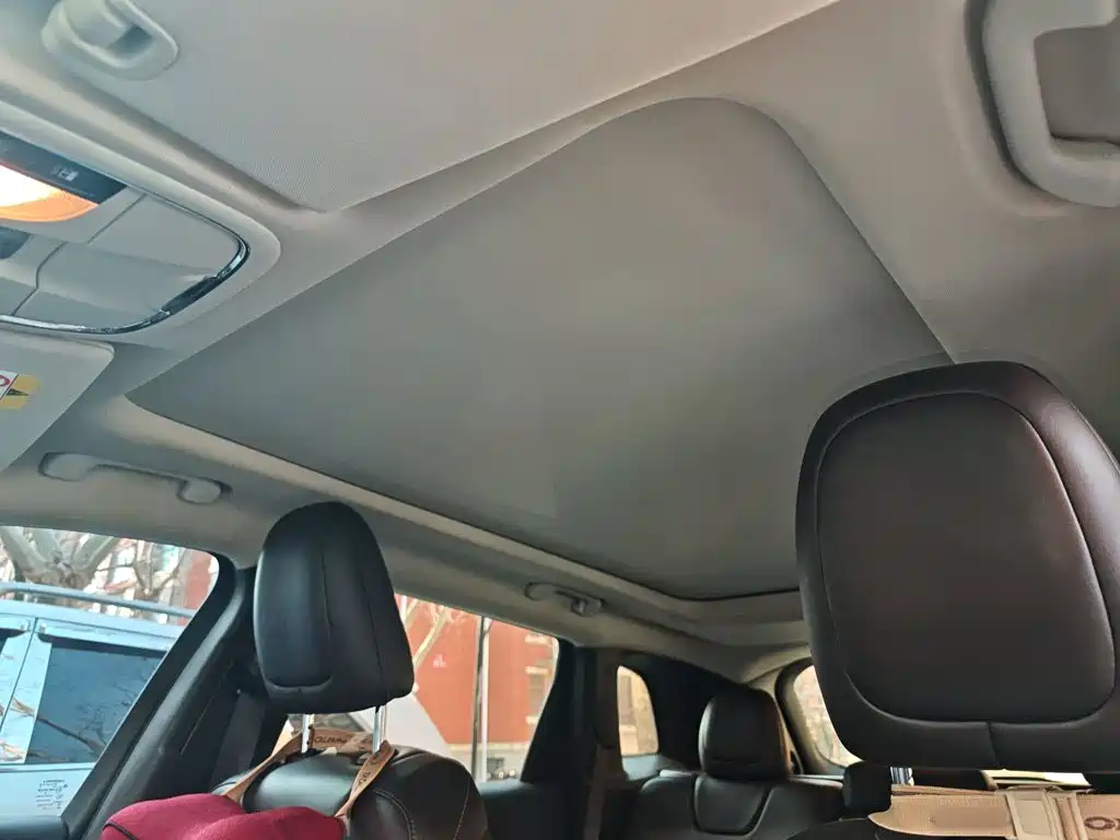 Jeep Cherokee 2015 — фото 9