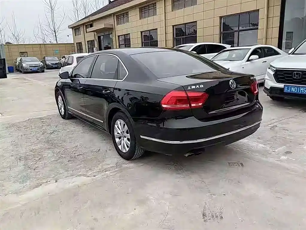 Volkswagen Passat 2015 — фото 9
