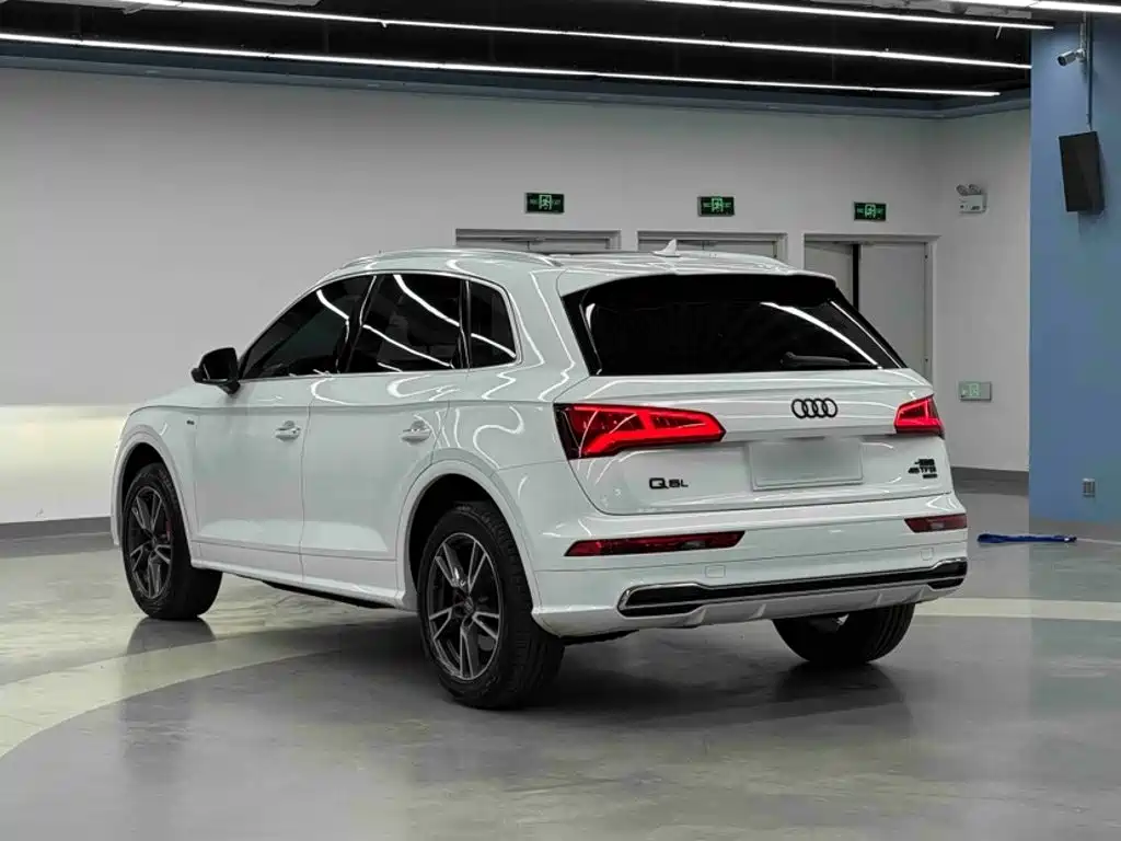 Audi Q5L 2019 — фото 10
