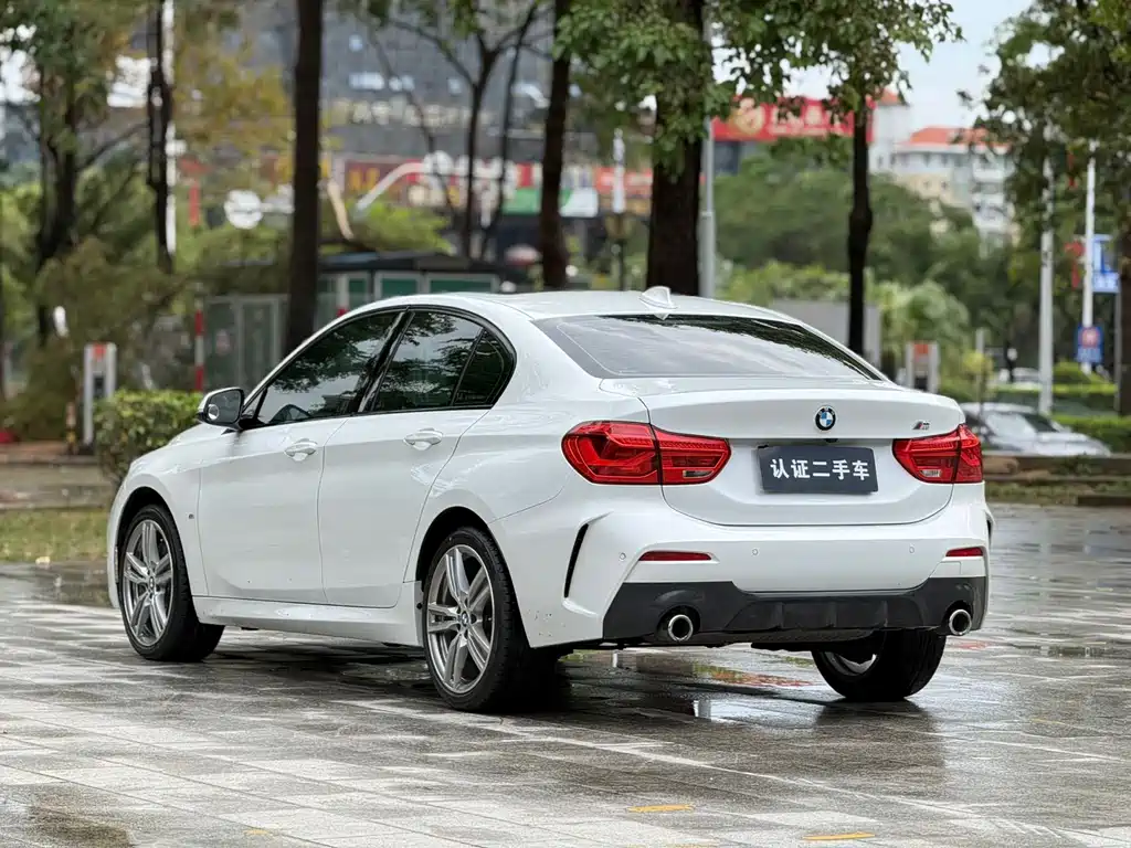 BMW 1 Series 2019 — фото 19