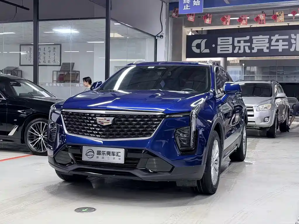 Cadillac XT4 2023 — фото 1