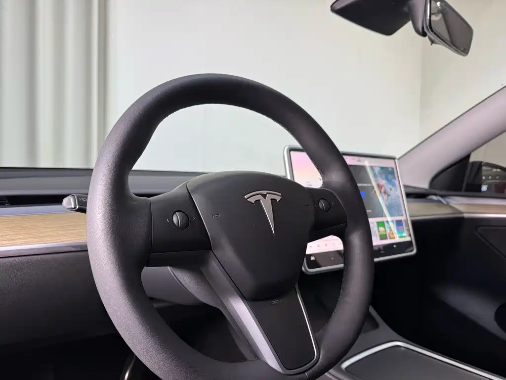 Tesla Model Y 2022 — фото 18