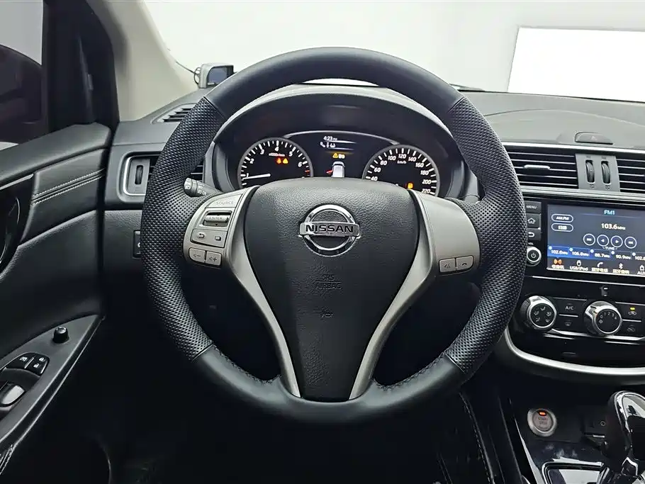 Nissan Tiida 2018 — фото 15