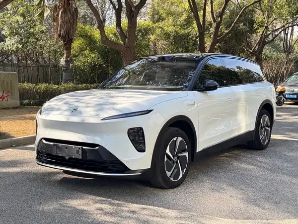 NIO ES8 2024