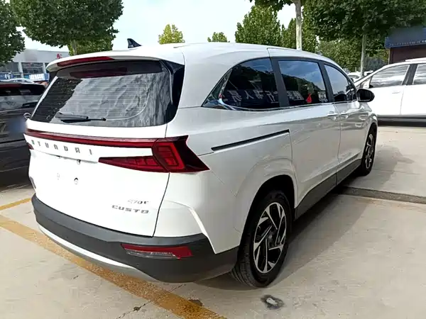 Hyundai Custin 2022