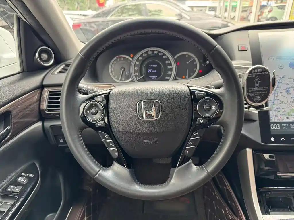 Honda Accord 2016 — фото 18