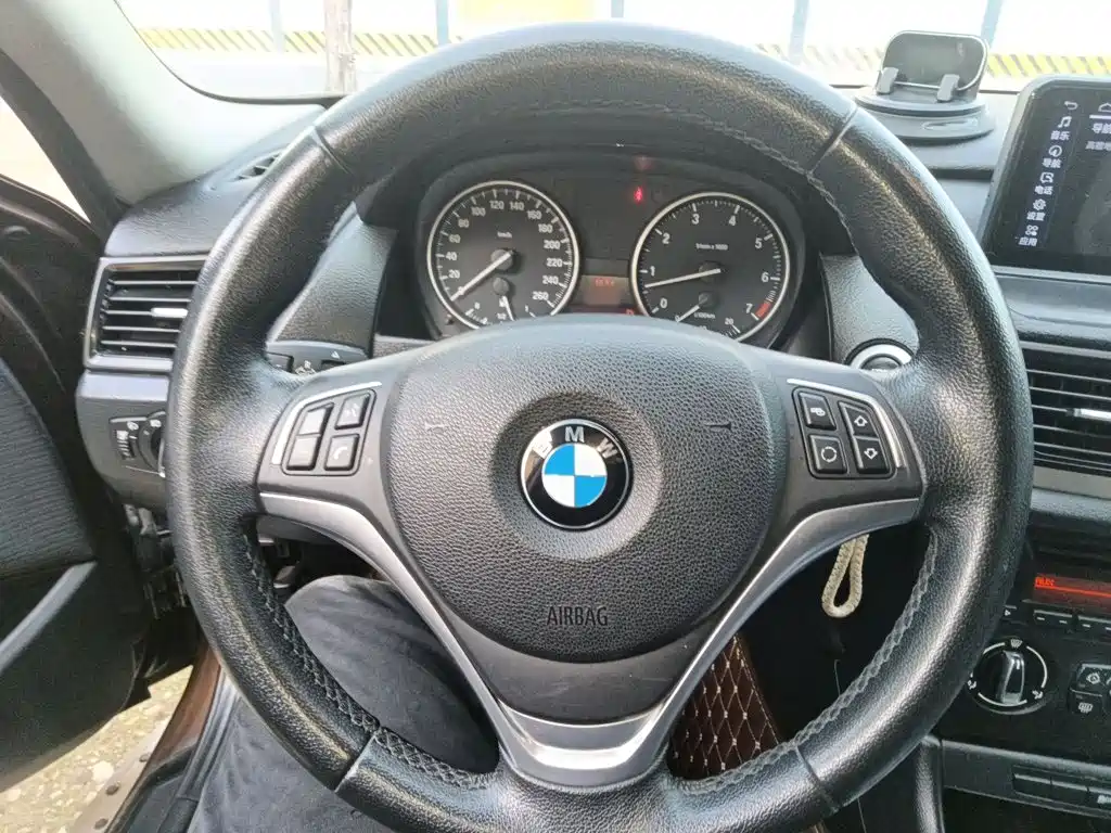 BMW X1 2015 — фото 11