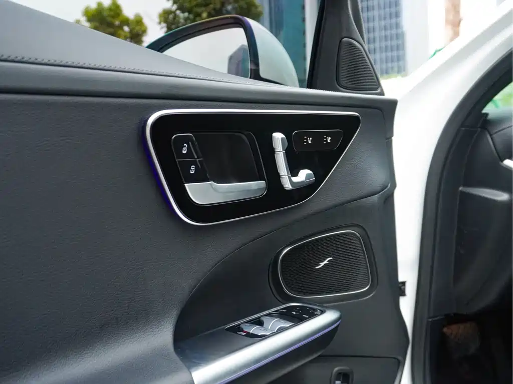 Mercedes-Benz C-Class 2023 — фото 13