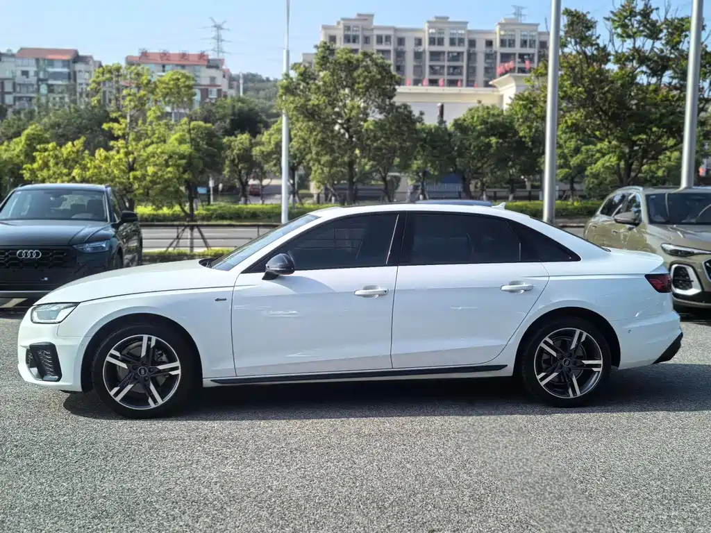 Audi A4L 2023 — фото 4