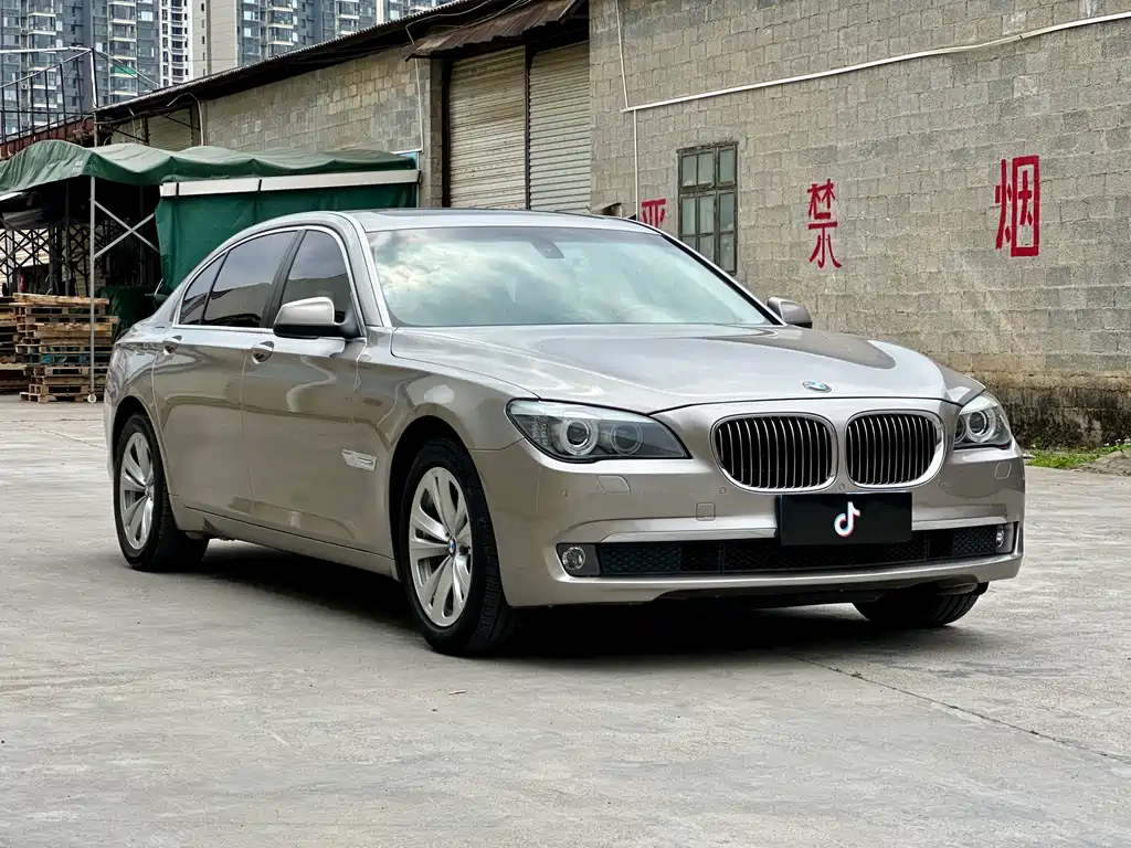 BMW 7 Series 2010 — фото 3