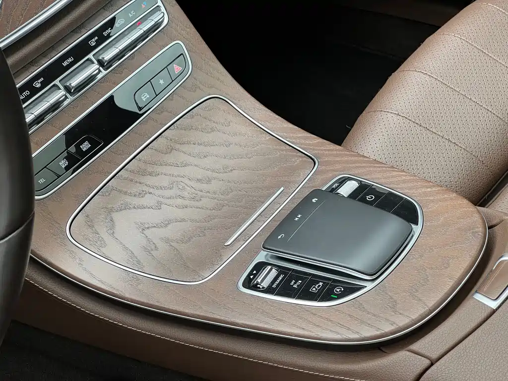 Mercedes-Benz E-Class 2022 — фото 13