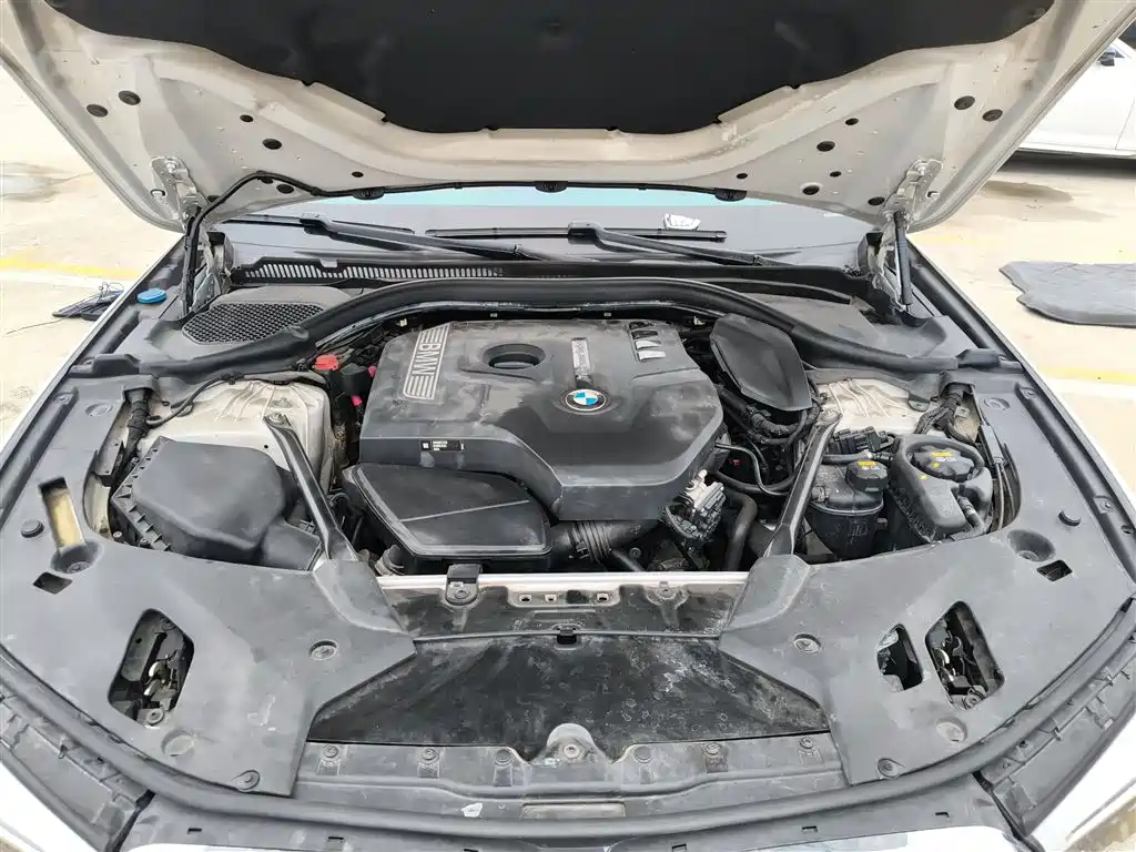 BMW 5 Series 2018 — фото 16