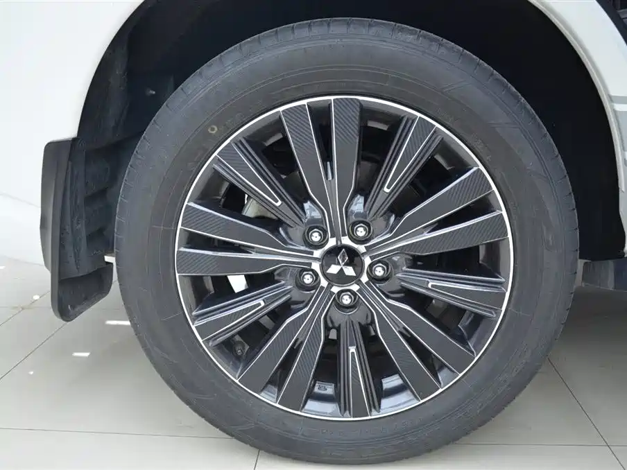 Mitsubishi Outlander 2022 — фото 15
