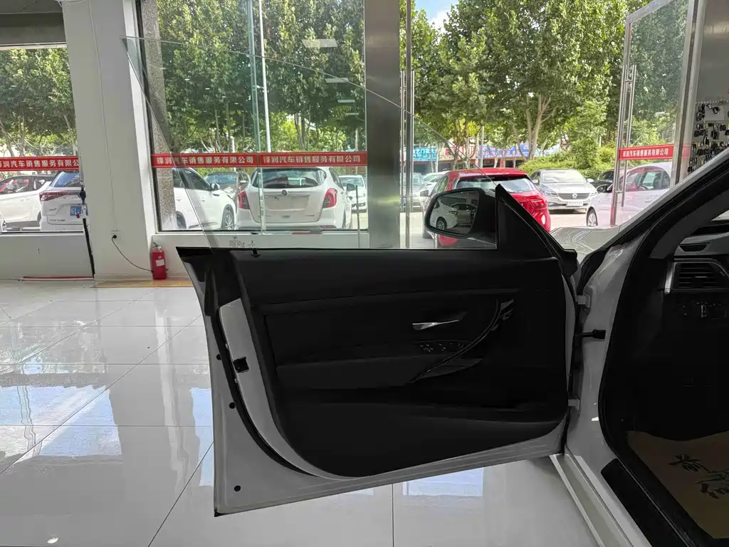 BMW 3 Series GT 2018 — фото 14