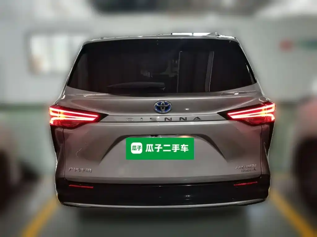Toyota Sienna 2022 — фото 10
