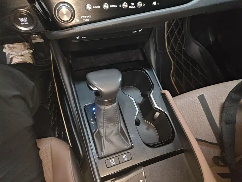 Lexus ES 2023 — фото 14