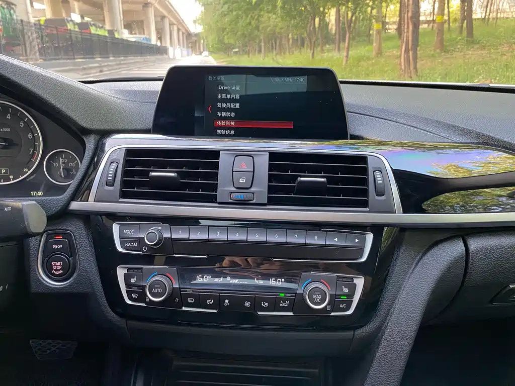 BMW 3 Series 2018 — фото 17