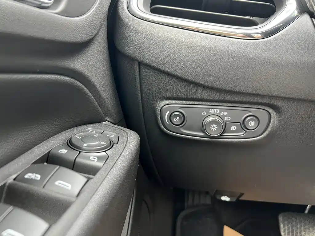 Chevrolet Equinox 2017 — фото 18