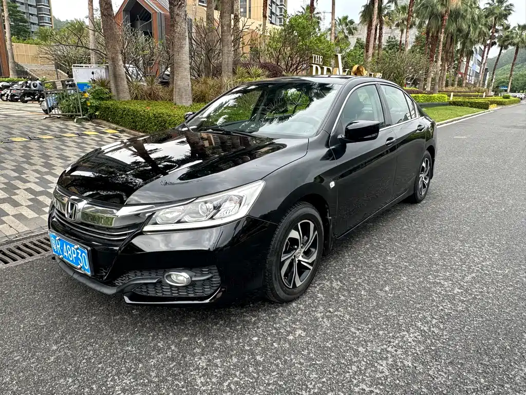 Honda Accord 2017 — фото 1