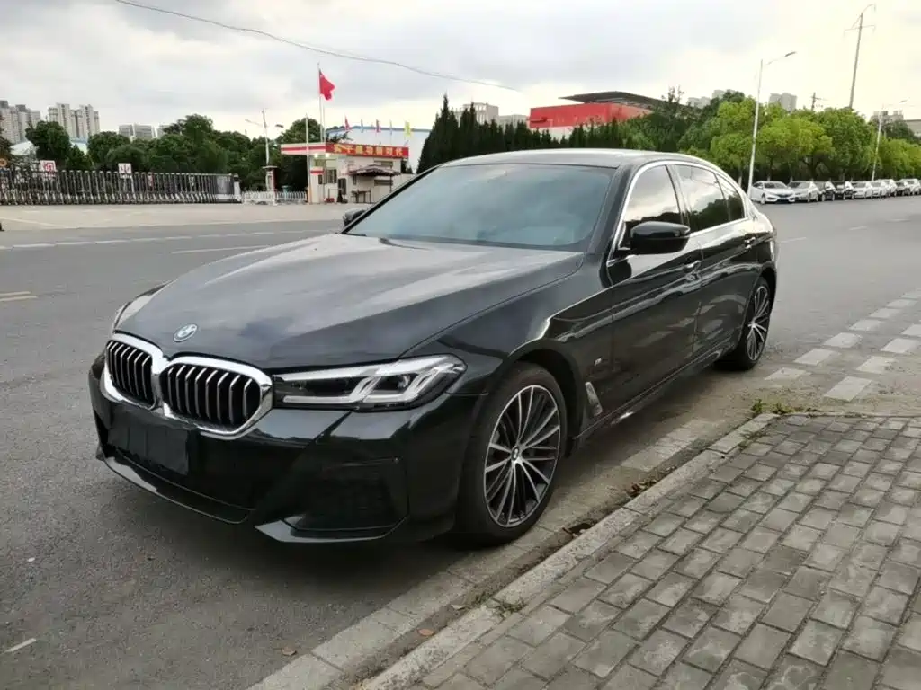 BMW 5 Series 2021 — фото 1