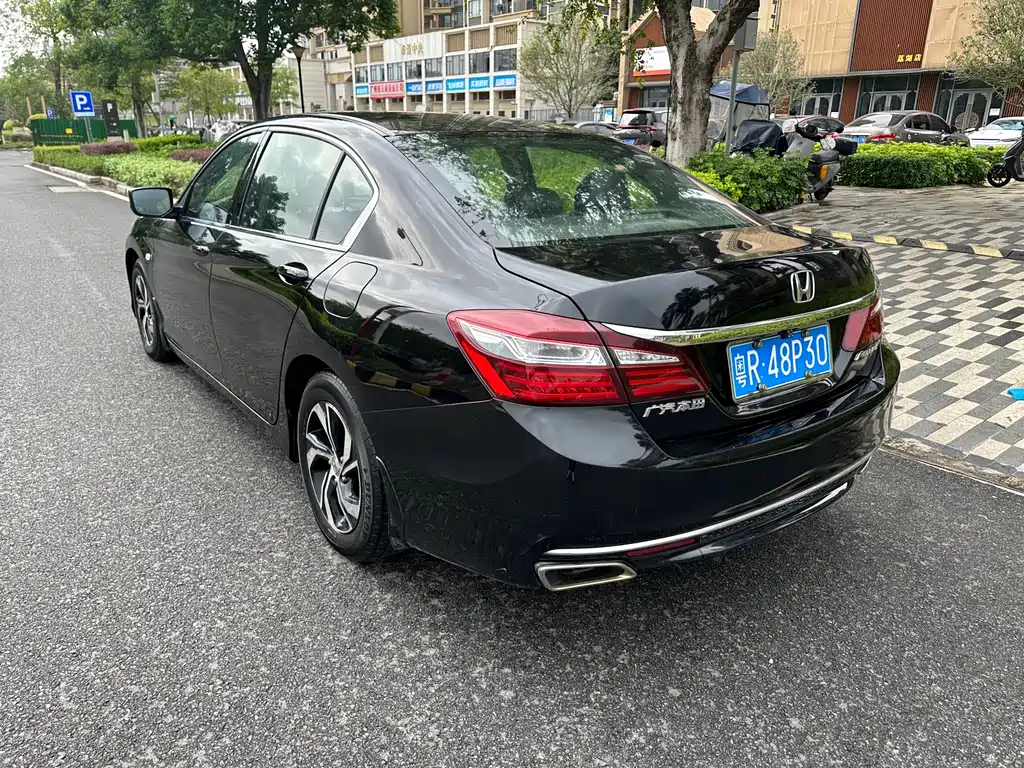 Honda Accord 2017 — фото 5
