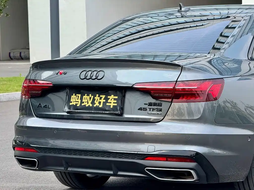 Audi A4L 2023 — фото 8