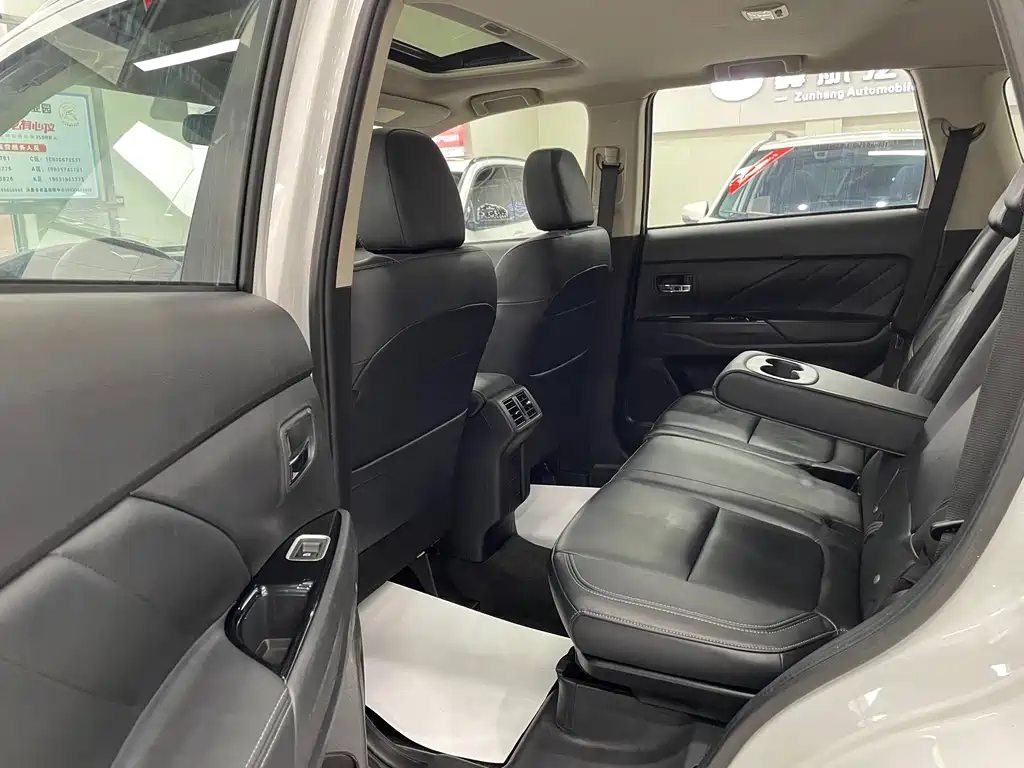 Mitsubishi Outlander 2019 — фото 15