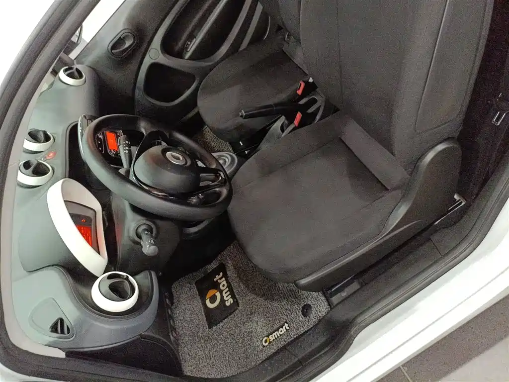 smart Fortwo 2018 — фото 15