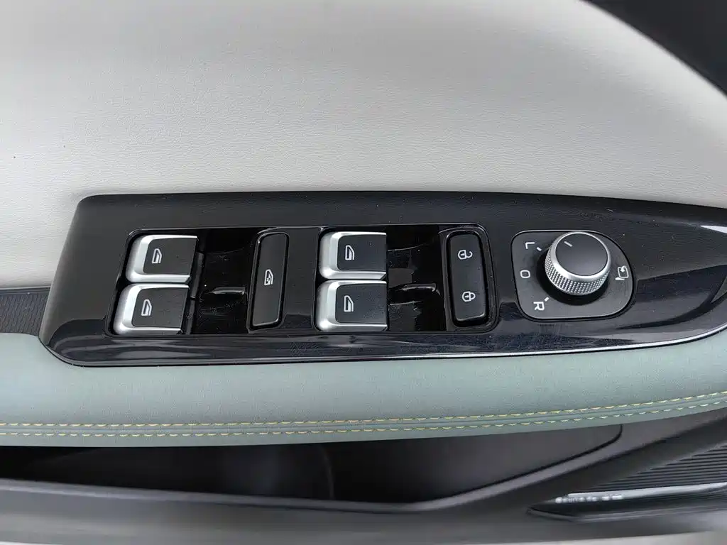 Geely Emgrand L Hip 2024 — фото 9