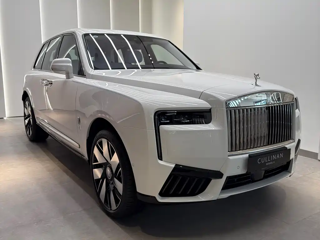 Rolls-Royce Cullinan — фото 1