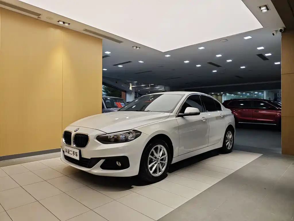 BMW 1 Series 2018 — фото 1