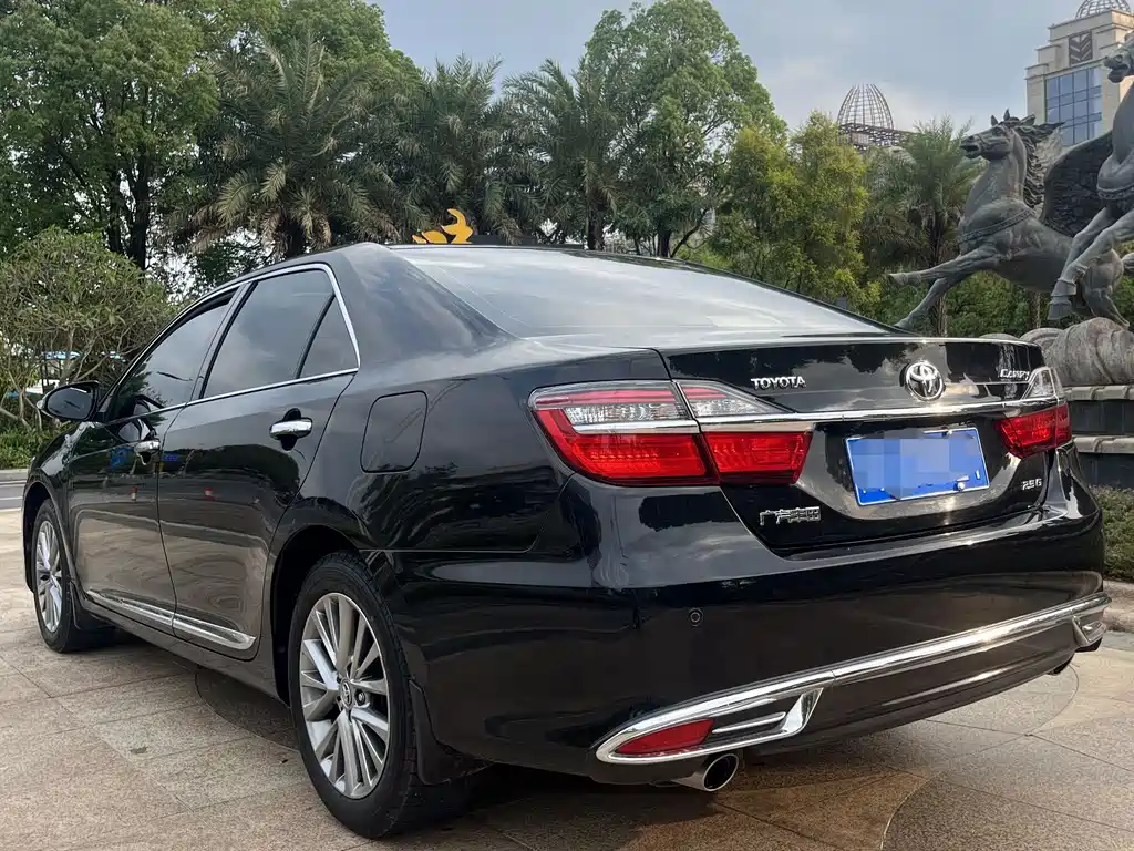 Toyota Camry 2016 — фото 9