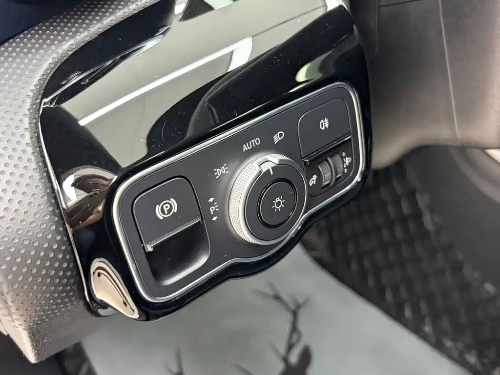 Mercedes-Benz A-Class 2022 — фото 9