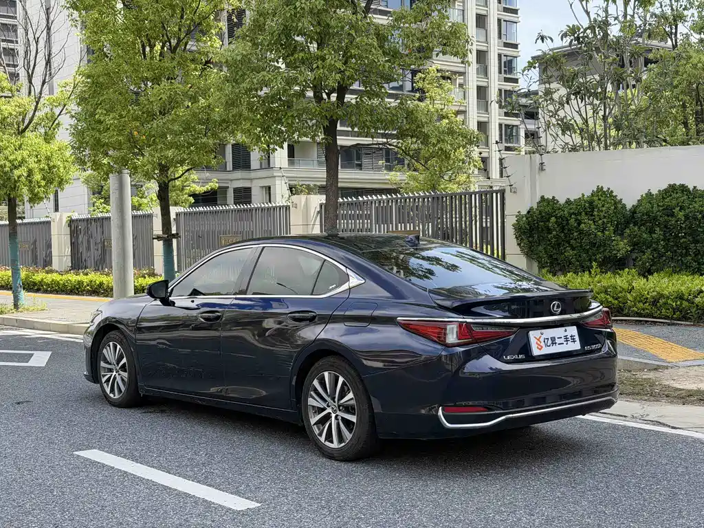 Lexus ES 2020 — фото 4