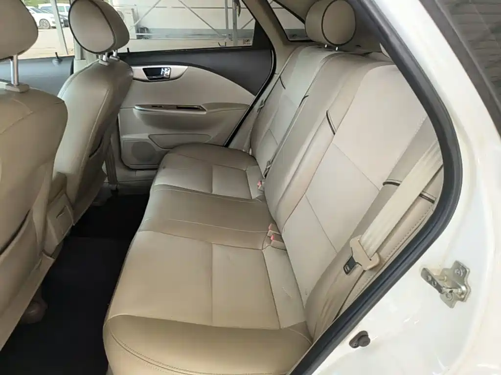 Buick Excelle 2015 — фото 17