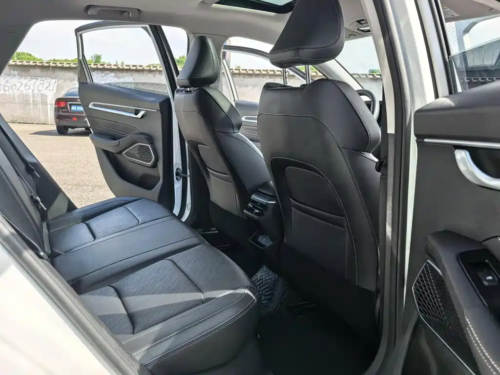 Geely Emgrand 2023