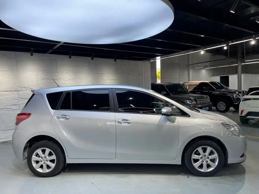 Toyota Verso 2015 — фото 4