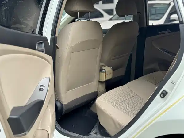 Hyundai Accent 2014