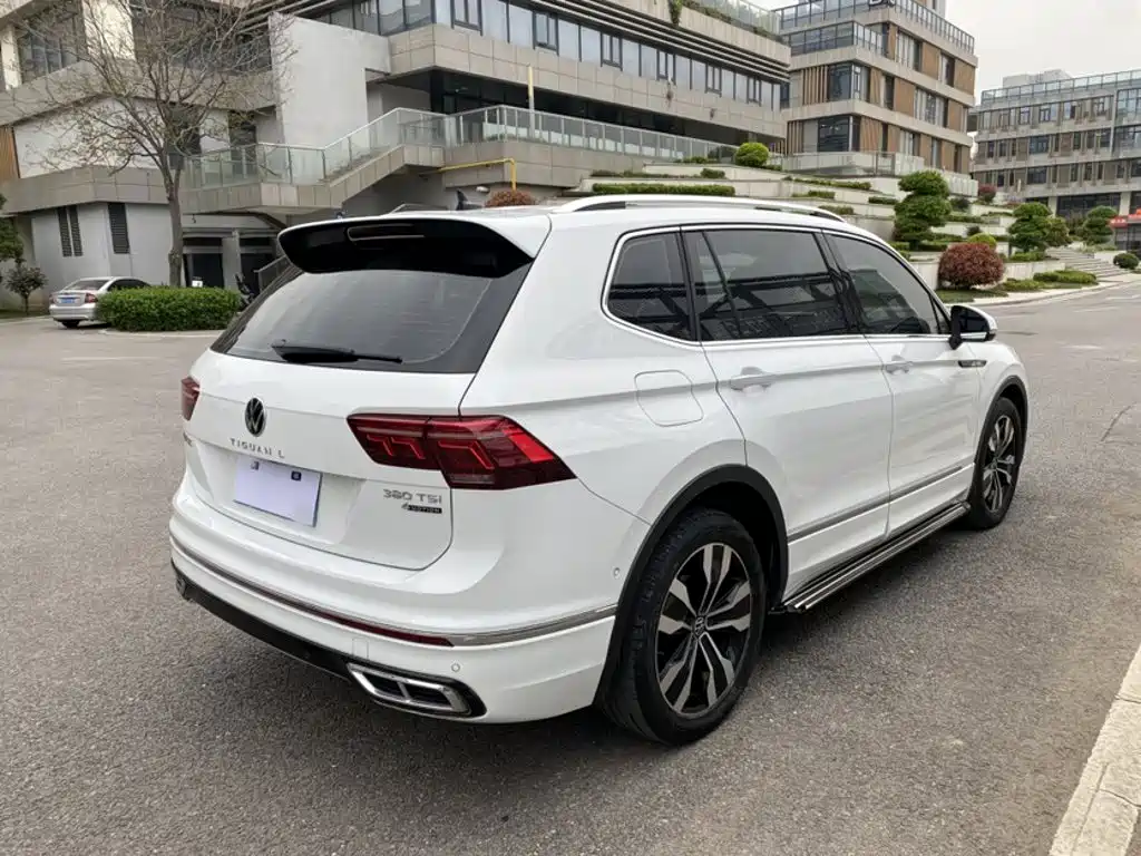 Volkswagen Tiguan L 2023 — фото 9
