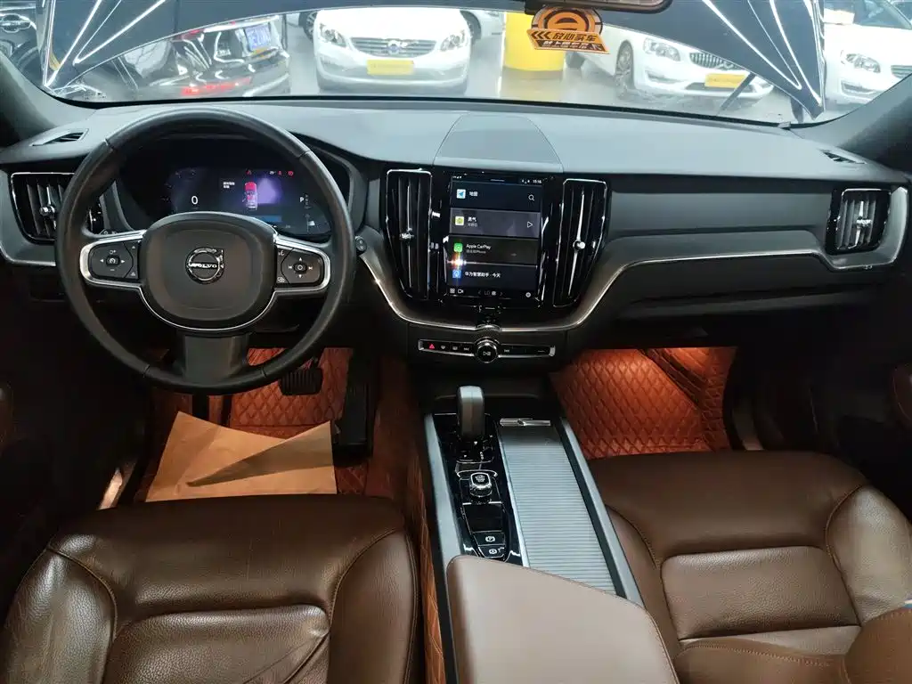 Volvo XC60 2023 — фото 13