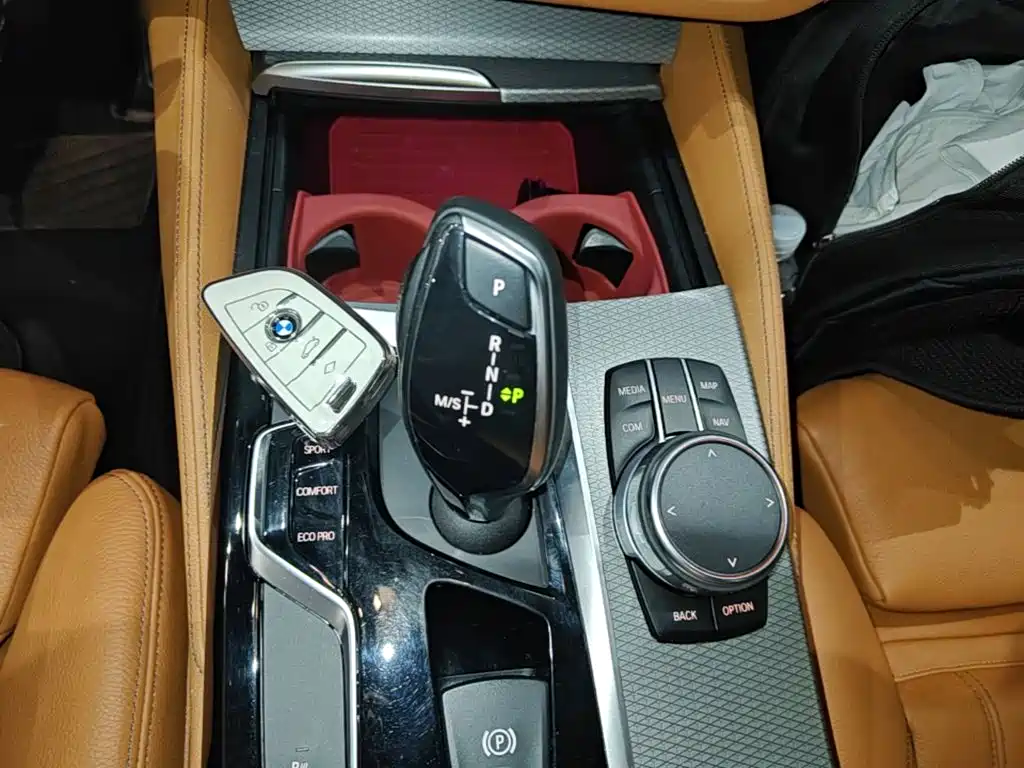 BMW 5 Series 2018 — фото 14