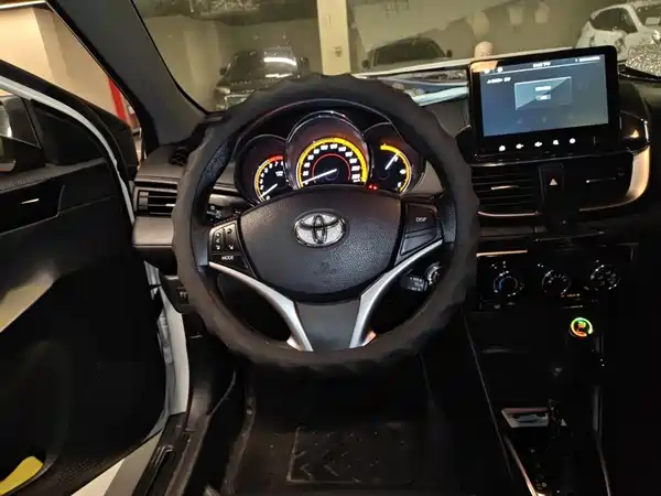 Toyota Yaris L 2021