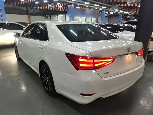 Toyota Crown 2018