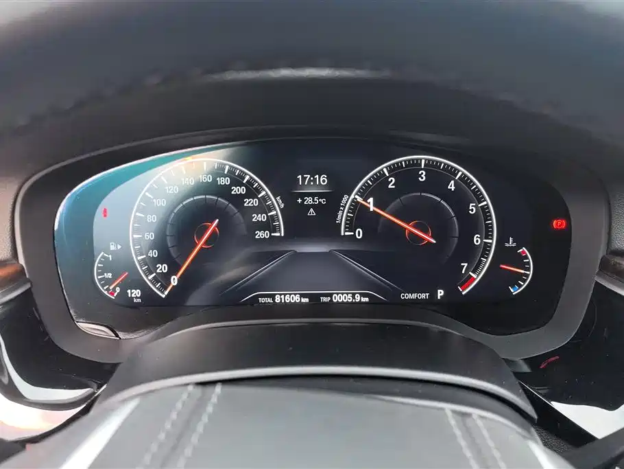 BMW 5 Series 2019 — фото 14