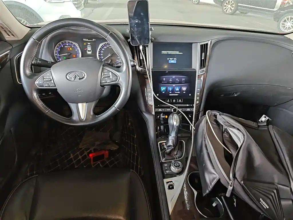 Infiniti Q50L 2017 — фото 10
