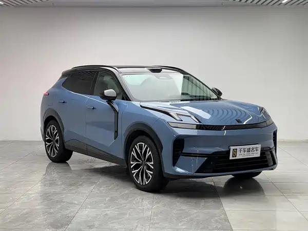 Lynk & Co 08 EM-P 2025