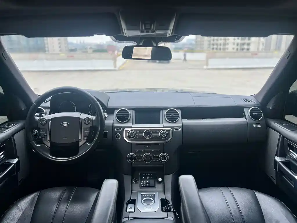 Land Rover Discovery 2015 — фото 9